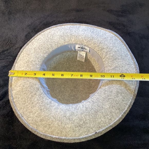 Women’s Grey Winter Hat - Picture 4 of 5